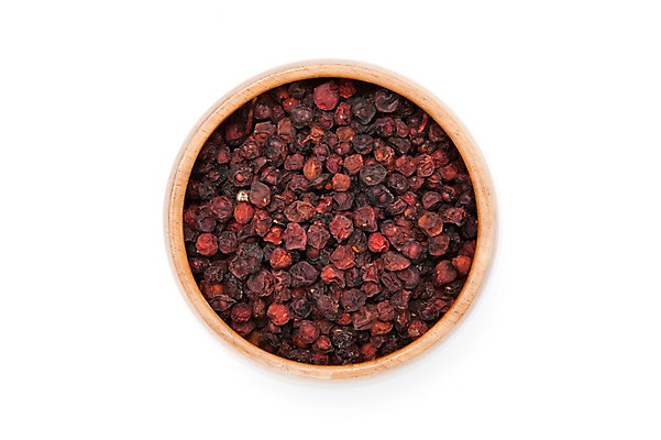 포토 JPG 스튜디오촬영 그릇 열매 재료 건조 실내 누끼 사람없음 치료 하이앵글 한의학 약재 한약재 약초 한약 오브젝트 오미자 국내포토 식물 식기 뷰포인트 의학 내부 약 풀_식물 파일형식