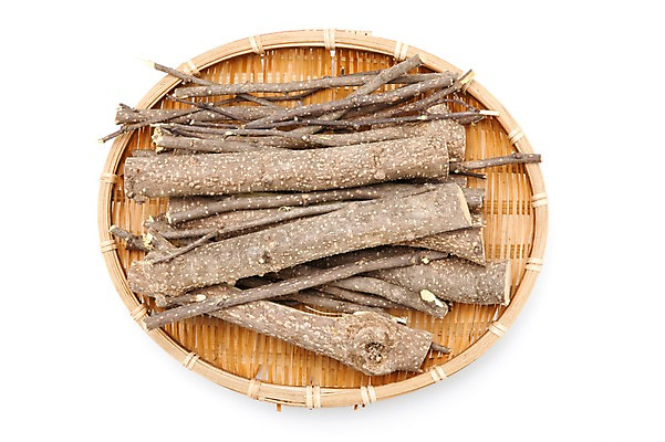 포토 JPG 스튜디오촬영 재료 건조 실내 누끼 사람없음 치료 하이앵글 바구니 한의학 약재 한약재 나뭇가지 약초 한약 오브젝트 산초나무 국내포토 나무 뷰포인트 의학 내부 약 풀_식물 파일형식