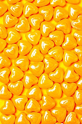 포토 JPG 스튜디오촬영 음식 컬러 다수 백그라운드 화이트데이 디저트 실내 사탕 이벤트 사람없음 하이앵글 노란색 여러개 하트 오브젝트 군것질 국내포토 모양 뷰포인트 데이이벤트 내부 파일형식