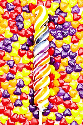 포토 JPG 스튜디오촬영 음식 다수 백그라운드 무늬 화이트데이 디저트 실내 막대사탕 사탕 이벤트 사람없음 하이앵글 컬러풀 여러개 하트 막대기 오브젝트 군것질 꽈배기 국내포토 모양 뷰포인트 컬러 데이이벤트 내부 파일형식