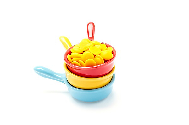 포토 JPG 스튜디오촬영 그릇 접시 음식 컬러 하늘색 화이트데이 디저트 실내 사탕 누끼 이벤트 사람없음 빨간색 노란색 쌓기 여러개 오브젝트 군것질 초코볼 국내포토 식기 다수 모션 데이이벤트 내부 파란색 초콜릿 파일형식