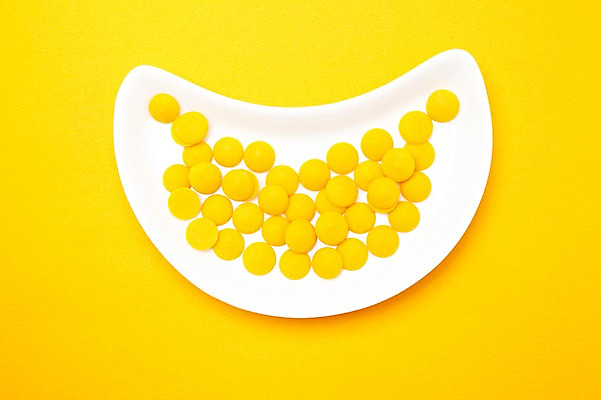 포토 JPG 스튜디오촬영 그릇 접시 음식 컬러 화이트데이 디저트 실내 사탕 이벤트 사람없음 하이앵글 노란색 여러개 오브젝트 군것질 노란배경 국내포토 식기 뷰포인트 다수 백그라운드 데이이벤트 내부 파일형식