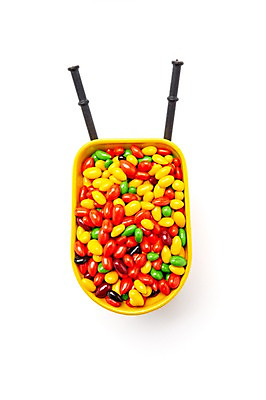 포토 JPG 스튜디오촬영 그릇 음식 화이트데이 디저트 실내 사탕 누끼 이벤트 사람없음 하이앵글 컬러풀 여러개 수레 미니어처 운반 오브젝트 군것질 초코볼 국내포토 식기 뷰포인트 컬러 다수 데이이벤트 내부 모형 초콜릿 카트 파일형식