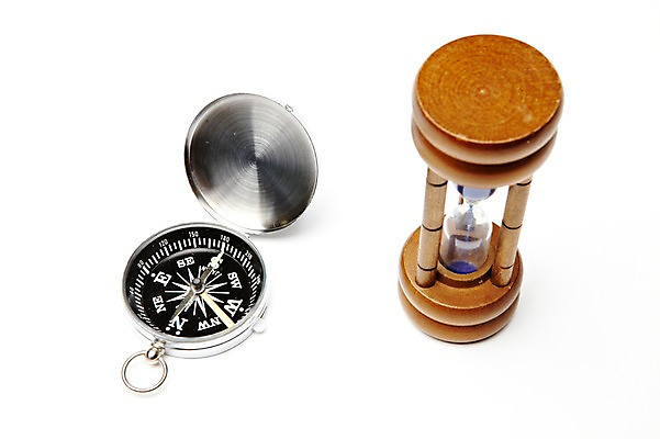 포토 JPG 스튜디오촬영 시계 생활용품 컨셉 비즈니스 실내 누끼 사람없음 하이앵글 사무용품 도구 시간 나침반 방향 모래시계 오브젝트 위치 국내포토 모래 뷰포인트 문구용품 내부 파일형식