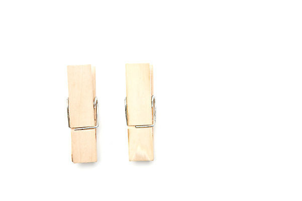 포토 JPG 스튜디오촬영 문구용품 학용품 실내 집게 누끼 사람없음 하이앵글 사무용품 두개 도구 오브젝트 나무집게 국내포토 뷰포인트 2 내부 목재 파일형식