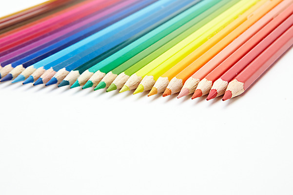 포토 JPG 스튜디오촬영 컬러 문구용품 학용품 색연필 실내 미술 사람없음 아웃포커스 컬러풀 필기구 여러개 미술도구 오브젝트 일렬 국내포토 다수 문화예술 촬영기법 내부 파일형식