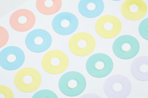 포토 JPG 스튜디오촬영 백그라운드 무늬 패턴 문구용품 실내 사람없음 컬러풀 사무용품 여러개 도구 고리 오브젝트 클립 국내포토 컬러 다수 내부 파일형식