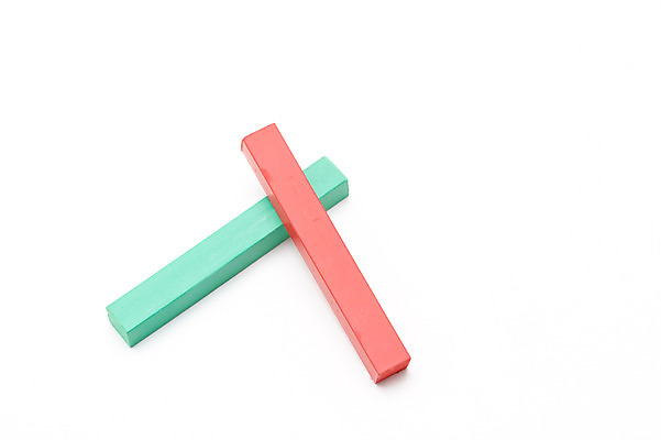 포토 JPG 스튜디오촬영 컬러 문구용품 학용품 실내 미술 누끼 사람없음 빨간색 초록색 하이앵글 미술도구 두개 오브젝트 파스텔 국내포토 뷰포인트 2 문화예술 내부 파일형식