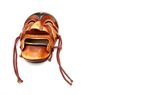 포토 JPG 스튜디오촬영 한국문화 한국전통 전통 전통문화 문화 줄 컬러 전통소품 한국 실내 표정 가면 웃음 누끼 사람없음 목재 한개 갈색 골동품 끈 얼굴모양 오브젝트 공예품 전통공예 탈 목공예 민속공예 가면극 양반탈 탈놀이 국내포토 모양 나무 1 동양문화 아시아 얼굴 재료 내부 전통놀이 공예 전통탈 연극 파일형식