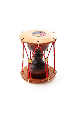 포토 JPG 스튜디오촬영 한국문화 한국전통 전통 전통문화 문화 악기 음악 타악기 전통소품 한국 실내 국악기 국악 누끼 사람없음 한개 풍물놀이 사물놀이 오브젝트 태극 장구 고전악기 민속악기 국내포토 1 동양문화 문양 아시아 문화예술 내부 전통놀이 전통공연 파일형식