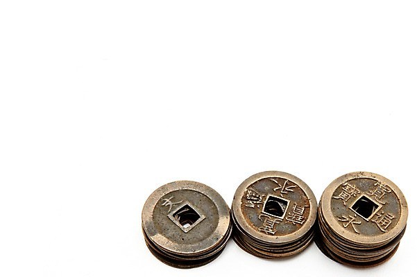 포토 JPG 스튜디오촬영 문자 전통 전통문화 문화 다수 돈 일본문화 전통소품 한국 실내 누끼 사람없음 하이앵글 쌓기 일본 동전 한자 여러개 골동품 빈티지 엔 오브젝트 부식 외화 엽전 관영통보 전통화폐 국내포토 동양문화 아시아 뷰포인트 외국문화 컨셉 모션 내부 금융 재산 파일형식