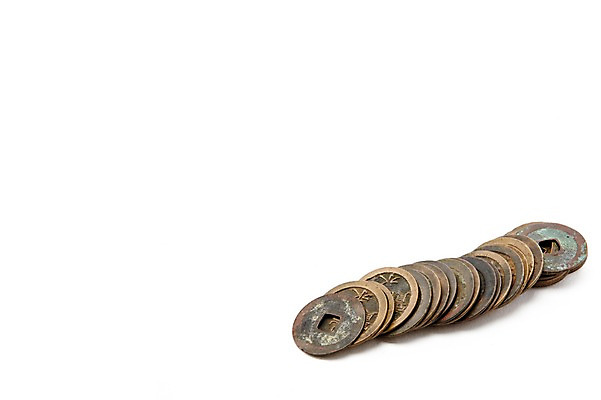 포토 JPG 스튜디오촬영 문자 전통 전통문화 문화 다수 돈 일본문화 전통소품 한국 실내 누끼 사람없음 일본 동전 한자 여러개 골동품 빈티지 엔 오브젝트 부식 외화 엽전 관영통보 전통화폐 국내포토 동양문화 아시아 외국문화 컨셉 내부 금융 재산 파일형식