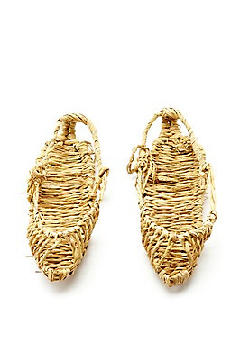 포토 JPG 스튜디오촬영 한국문화 한국전통 전통 잡화 전통문화 문화 생활용품 신발 전통소품 한국 실내 누끼 사람없음 하이앵글 두개 볏짚 오브젝트 공예품 전통공예 한켤레 민속공예 짚신 짚풀공예 국내포토 1 동양문화 아시아 뷰포인트 2 내부 짚 공예 파일형식