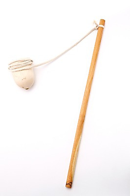 포토 JPG 스튜디오촬영 한국문화 한국전통 전통 전통문화 문화 줄 놀이 전통소품 한국 실내 누끼 사람없음 하이앵글 놀이용품 전통놀이 게임 끈 게임용품 오브젝트 공예품 팽이 팽이치기 민속공예 팽이채 국내포토 동양문화 아시아 뷰포인트 내부 공예 파일형식