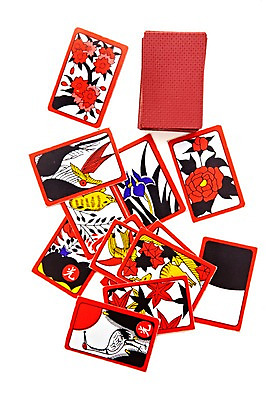 포토 JPG 스튜디오촬영 한국문화 한국전통 전통 전통문화 무늬 놀이 전통소품 한국 실내 누끼 사람없음 하이앵글 놀이용품 여러개 게임 도박 오브젝트 그림 화투 화투놀이 국내포토 동양문화 아시아 문화 뷰포인트 다수 내부 파일형식