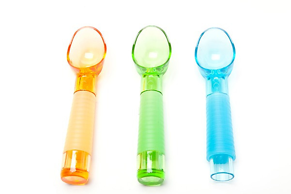 포토 JPG 스튜디오촬영 식기 컬러 생활용품 하늘색 주방용품 수저 실내 누끼 사람없음 연두색 하이앵글 숟가락 주황색 도구 세개 티스푼 플라스틱 오브젝트 일렬 스쿠프 스쿱 국내포토 뷰포인트 재질 3 내부 초록색 파란색 파일형식