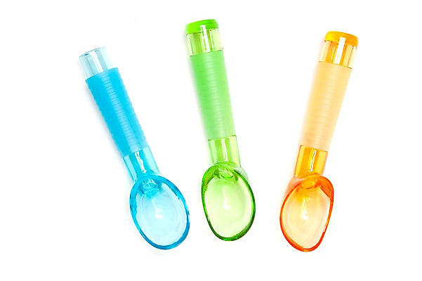 포토 JPG 스튜디오촬영 식기 컬러 생활용품 하늘색 주방용품 수저 실내 누끼 사람없음 연두색 하이앵글 숟가락 주황색 도구 세개 티스푼 플라스틱 오브젝트 일렬 스쿠프 스쿱 국내포토 뷰포인트 재질 3 내부 초록색 파란색 파일형식