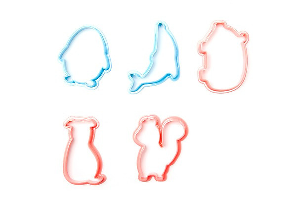 포토 JPG 스튜디오촬영 동물 식기 컬러 생활용품 주방용품 실내 틀 누끼 사람없음 빨간색 파란색 하이앵글 제과 여러개 도구 플라스틱 오브젝트 제빵 동물모양 쿠키틀 제빵기구 제과기구 국내포토 모양 뷰포인트 다수 재질 내부 제과제빵 기구 제빵도구 파일형식