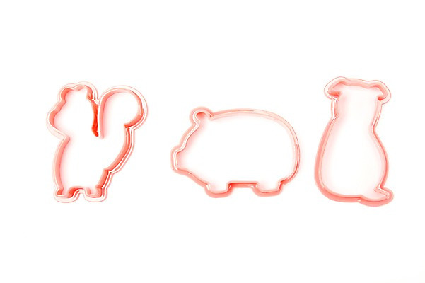 포토 JPG 스튜디오촬영 동물 식기 컬러 생활용품 주방용품 실내 틀 누끼 사람없음 빨간색 하이앵글 제과 도구 세개 플라스틱 오브젝트 제빵 동물모양 쿠키틀 제빵기구 제과기구 국내포토 모양 뷰포인트 재질 3 내부 제과제빵 기구 제빵도구 파일형식