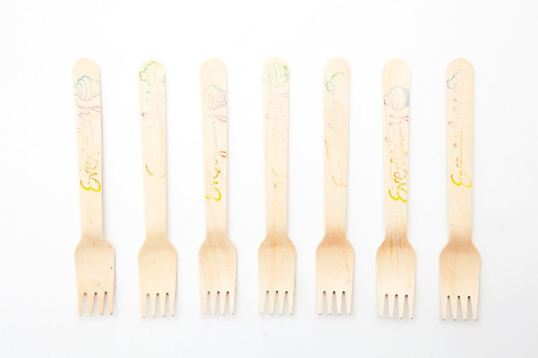 포토 JPG 스튜디오촬영 식기 생활용품 포크 주방용품 수저 실내 누끼 사람없음 목재 하이앵글 여러개 도구 오브젝트 일렬 나무포크 티포크 국내포토 나무 뷰포인트 다수 재료 내부 파일형식