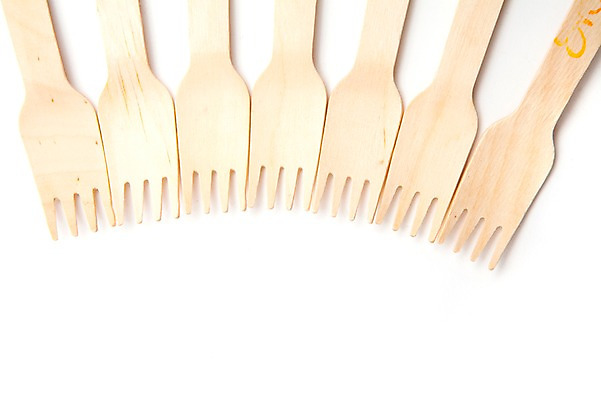 포토 JPG 스튜디오촬영 식기 생활용품 포크 주방용품 수저 실내 누끼 사람없음 목재 하이앵글 여러개 도구 오브젝트 일렬 나무포크 티포크 국내포토 나무 뷰포인트 다수 재료 내부 파일형식