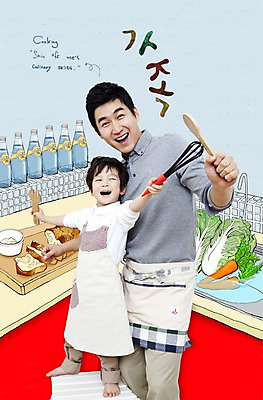 PSD 편집 편집이미지 남자 행복 아들 어린이 가족 주방용품 요리 미소 웃음 사람 소년 두명 주방 화목 당근 아빠 생수 식빵 배추 부자지간 남자만 이미지편집 감정 빵 생활용품 컨셉 채소 관계 뿌리채소 표정 물병 파일형식