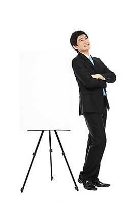 포토 JPG 스튜디오촬영 전신 라이프스타일 남자 맨라이프 포즈 비즈니스 모션 실내 설명 한명 서기 미소 웃음 누끼 사람 동양인 정장 손짓 20대 성인 라이프 비즈니스라이프 한국인 업무 직장인 비즈니스맨 발표 작업실 보고 프레젠테이션 이젤 화이트보드 남자만 남자한명만 성인남자만 청년만 청년남자만 청년남자한명만 성인한명만 성인남자한명만 성인만 국내포토 직업 1 옷 표정 인종 청년 내부 생활 미술도구 작업 파일형식