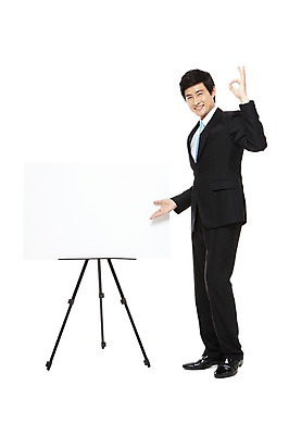 포토 JPG 스튜디오촬영 전신 라이프스타일 남자 맨라이프 포즈 비즈니스 모션 실내 설명 한명 서기 미소 웃음 누끼 사람 동양인 정장 손짓 20대 성인 라이프 비즈니스라이프 한국인 업무 직장인 비즈니스맨 발표 작업실 OK 보고 프레젠테이션 이젤 화이트보드 남자만 남자한명만 성인남자만 청년만 청년남자만 청년남자한명만 성인한명만 성인남자한명만 성인만 국내포토 직업 1 옷 표정 인종 청년 내부 생활 미술도구 작업 파일형식