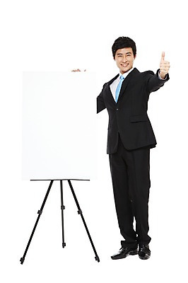 포토 JPG 스튜디오촬영 전신 라이프스타일 남자 맨라이프 포즈 비즈니스 모션 실내 설명 한명 서기 미소 웃음 누끼 사람 동양인 정장 손짓 20대 성인 라이프 비즈니스라이프 한국인 엄지손가락 최고 업무 직장인 비즈니스맨 발표 작업실 보고 프레젠테이션 이젤 화이트보드 남자만 남자한명만 성인남자만 청년만 청년남자만 청년남자한명만 성인한명만 성인남자한명만 성인만 국내포토 직업 1 옷 손가락 표정 인종 청년 내부 생활 미술도구 작업 파일형식