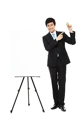 포토 JPG 스튜디오촬영 전신 라이프스타일 남자 맨라이프 포즈 비즈니스 모션 실내 설명 한명 서기 미소 웃음 들기 누끼 사람 동양인 정장 손짓 20대 성인 라이프 비즈니스라이프 계란 알 한국인 가리킴 업무 직장인 비즈니스맨 발표 작업실 보고 프레젠테이션 이젤 화이트보드 황금알 이익 수익 남자만 남자한명만 성인남자만 청년만 청년남자만 청년남자한명만 성인한명만 성인남자한명만 성인만 국내포토 직업 1 옷 표정 인종 청년 내부 생활 경제 미술도구 작업 파일형식