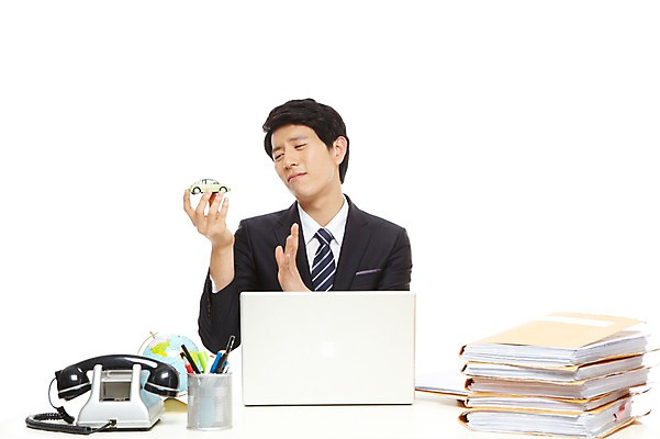 포토 JPG 스튜디오촬영 라이프스타일 남자 종이 맨라이프 포즈 생각 비즈니스 모션 자동차 탁자 문구용품 실내 한명 들기 누끼 사람 앉기 동양인 정장 상반신 20대 성인 라이프 비즈니스라이프 노트북 컴퓨터 필기구 펜 볼펜 지구본 한국인 업무 직장인 비즈니스맨 작업실 전화기 책상 문서 파일 연필꽂이 남자만 남자한명만 성인남자만 청년만 청년남자만 청년남자한명만 성인한명만 성인남자한명만 성인만 국내포토 직업 1 옷 육상교통 가구 인종 청년 내부 생활 전자제품 작업 오브젝트 파일형식