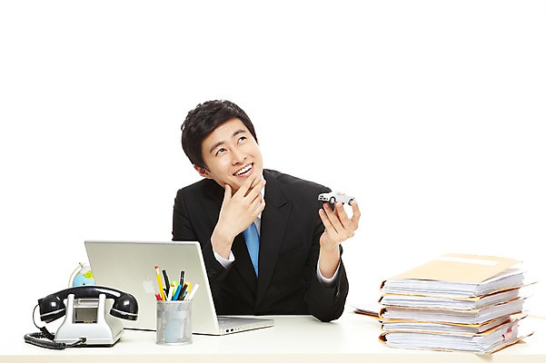 포토 JPG 스튜디오촬영 라이프스타일 남자 종이 맨라이프 포즈 생각 비즈니스 모션 자동차 탁자 문구용품 실내 한명 미소 웃음 들기 누끼 사람 앉기 동양인 정장 상반신 20대 성인 라이프 비즈니스라이프 노트북 컴퓨터 필기구 펜 볼펜 지구본 한국인 업무 직장인 비즈니스맨 작업실 전화기 책상 즐거움 문서 파일 연필꽂이 남자만 남자한명만 성인남자만 청년만 청년남자만 청년남자한명만 성인한명만 성인남자한명만 성인만 국내포토 직업 1 옷 감정 육상교통 가구 표정 인종 청년 내부 생활 전자제품 작업 오브젝트 파일형식