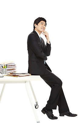 포토 JPG 스튜디오촬영 전신 라이프스타일 남자 종이 맨라이프 포즈 비즈니스 모션 탁자 실내 한명 미소 웃음 누끼 사람 앉기 동양인 정장 손짓 20대 성인 라이프 비즈니스라이프 팔짱 한국인 업무 직장인 비즈니스맨 작업실 책상 문서 파일 남자만 남자한명만 성인남자만 청년만 청년남자만 청년남자한명만 성인한명만 성인남자한명만 성인만 국내포토 직업 1 옷 가구 표정 인종 청년 내부 생활 작업 파일형식