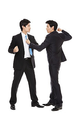 포토 JPG 스튜디오촬영 전신 라이프스타일 남자 맨라이프 포즈 비즈니스 모션 실내 서기 누끼 사람 동양인 정장 20대 성인 두명 라이프 비즈니스라이프 경쟁 한국인 직장인 비즈니스맨 라이벌 싸움 열정 멱살 남자만 성인남자만 청년만 청년남자만 성인만 국내포토 직업 옷 감정 컨셉 인종 청년 내부 생활 파일형식