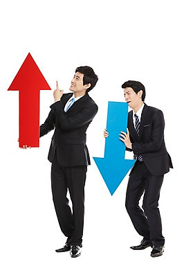 포토 JPG 스튜디오촬영 전신 라이프스타일 남자 화살표 맨라이프 포즈 비즈니스 모션 성공 실내 서기 미소 웃음 들기 누끼 사람 동양인 정장 손짓 20대 성인 두명 라이프 비즈니스라이프 기쁨 한국인 슬픔 우승 직장인 비즈니스맨 신장 실패 좌절 하락 키_신체 상승 수익 적자 남자만 성인남자만 청년만 청년남자만 성인만 국내포토 직업 옷 감정 컨셉 신체 표정 인종 청년 내부 생활 경제 최고 비뇨기관 파일형식