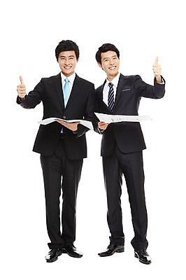 포토 JPG 스튜디오촬영 전신 라이프스타일 남자 종이 맨라이프 포즈 비즈니스 모션 협력 함께함 실내 서기 미소 웃음 들기 누끼 사람 동양인 정장 손짓 20대 성인 두명 라이프 비즈니스라이프 한국인 엄지손가락 최고 업무 도움 직장인 비즈니스맨 작업실 발전 목표 동료 문서 열정 남자만 성인남자만 청년만 청년남자만 성인만 국내포토 직업 옷 감정 컨셉 손가락 관계 표정 인종 청년 내부 생활 작업 파일형식