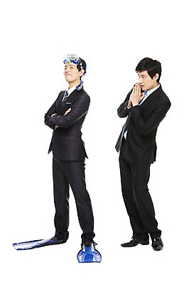 포토 JPG 스튜디오촬영 전신 라이프스타일 남자 맨라이프 포즈 비즈니스 모션 물놀이 레저 휴가 휴식 실내 서기 미소 웃음 누끼 사람 동양인 정장 손짓 20대 성인 두명 라이프 비즈니스라이프 여름휴가 바캉스 기쁨 한국인 수상스포츠 직장인 비즈니스맨 스노클링 호흡기관 물안경 오리발 즐거움 부러움 남자만 성인남자만 청년만 청년남자만 성인만 국내포토 직업 옷 감정 스포츠 컨셉 놀이 표정 인종 청년 내부 생활 장기_의학 수영용품 파일형식 여름_계절