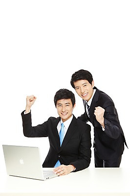 포토 JPG 스튜디오촬영 라이프스타일 남자 맨라이프 포즈 비즈니스 모션 탁자 협력 함께함 실내 서기 미소 웃음 누끼 사람 앉기 동양인 정장 손짓 상반신 20대 성인 두명 라이프 비즈니스라이프 노트북 컴퓨터 파이팅 한국인 업무 도움 직장인 비즈니스맨 작업실 발전 목표 책상 동료 열정 남자만 성인남자만 청년만 청년남자만 성인만 국내포토 직업 옷 감정 가구 컨셉 관계 표정 인종 청년 내부 생활 전자제품 작업 파일형식