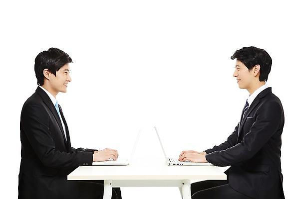 포토 JPG 스튜디오촬영 라이프스타일 남자 맨라이프 포즈 비즈니스 모션 탁자 성공 회의 협력 실내 대화 협상 미소 웃음 누끼 사람 앉기 동양인 정장 상반신 20대 성인 두명 라이프 비즈니스라이프 노트북 컴퓨터 마주보기 거래 모임 한국인 직장인 비즈니스맨 목표 계획 열정 마주앉기 남자만 성인남자만 청년만 청년남자만 성인만 국내포토 직업 옷 감정 가구 컨셉 표정 말하기 인종 청년 내부 생활 전자제품 파일형식