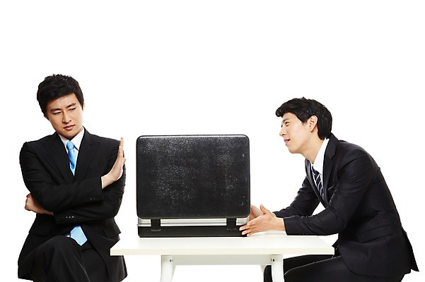 포토 JPG 스튜디오촬영 라이프스타일 남자 맨라이프 포즈 서류가방 가방 비즈니스 모션 탁자 성공 회의 실내 대화 협상 누끼 사람 앉기 동양인 정장 손짓 상반신 20대 성인 두명 라이프 비즈니스라이프 거래 모임 한국인 직장인 비즈니스맨 목표 계획 거절 열정 청탁 남자만 성인남자만 청년만 청년남자만 성인만 국내포토 직업 잡화 옷 감정 가구 컨셉 말하기 인종 청년 내부 생활 파일형식