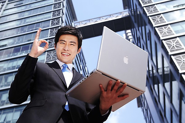 포토 JPG 라이프스타일 남자 로우앵글 맨라이프 포즈 비즈니스 모션 한명 서기 미소 웃음 들기 사람 동양인 정장 손짓 빌딩 상반신 20대 성인 야외 건물 라이프 비즈니스라이프 노트북 컴퓨터 한국인 업무 직장인 비즈니스맨 작업실 OK 남자만 남자한명만 성인남자만 청년만 청년남자만 청년남자한명만 성인한명만 성인남자한명만 성인만 국내포토 직업 1 건축물 옷 뷰포인트 표정 인종 청년 생활 전자제품 작업 파일형식