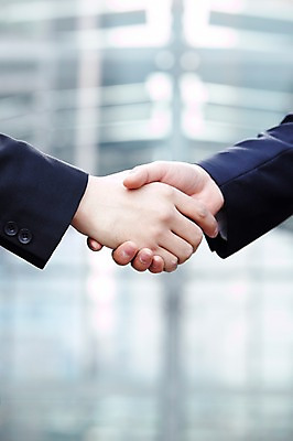 포토 JPG 라이프스타일 손 남자 맨라이프 포즈 비즈니스 모션 성공 회의 협력 악수 실내 협상 사람 동양인 정장 손짓 20대 성인 라이프 신체부위 비즈니스라이프 마주보기 거래 모임 한국인 직장인 비즈니스맨 목표 계획 열정 청년만 성인만 국내포토 직업 옷 감정 컨셉 인종 청년 내부 생활 파일형식