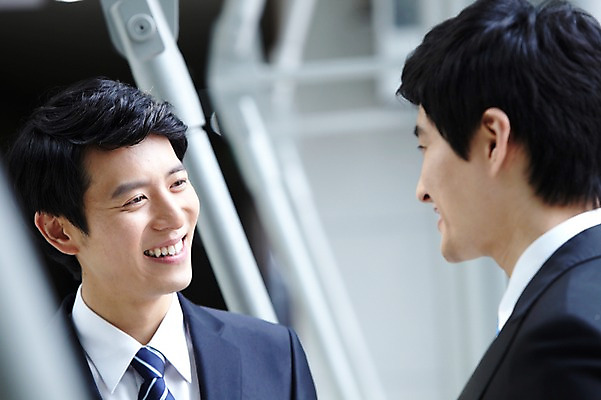 포토 JPG 라이프스타일 남자 맨라이프 포즈 비즈니스 모션 협력 함께함 건물안 실내 대화 서기 웃음 사람 동양인 정장 상반신 20대 성인 두명 라이프 비즈니스라이프 한국인 도움 직장인 비즈니스맨 발전 목표 토론 동료 열정 의견 남자만 성인남자만 청년만 청년남자만 성인만 국내포토 직업 옷 감정 컨셉 관계 표정 말하기 인종 청년 내부 생활 파일형식
