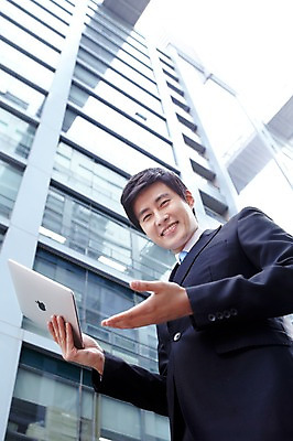 포토 JPG 라이프스타일 남자 로우앵글 맨라이프 포즈 비즈니스 모션 한명 서기 미소 웃음 들기 사람 동양인 정장 손짓 빌딩 상반신 20대 성인 야외 건물 라이프 비즈니스라이프 컴퓨터 태블릿 한국인 업무 직장인 비즈니스맨 작업실 남자만 남자한명만 성인남자만 청년만 청년남자만 청년남자한명만 성인한명만 성인남자한명만 성인만 국내포토 직업 1 건축물 옷 뷰포인트 표정 인종 청년 생활 전자제품 스마트기기 작업 파일형식