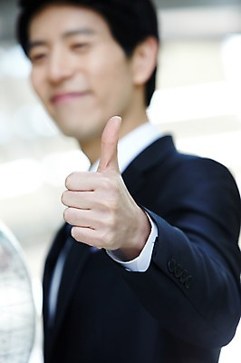 포토 JPG 라이프스타일 남자 로우앵글 맨라이프 포즈 비즈니스 모션 성공 실내 한명 서기 미소 웃음 사람 동양인 정장 손짓 상반신 20대 성인 라이프 비즈니스라이프 기쁨 한국인 우승 직장인 비즈니스맨 남자만 남자한명만 성인남자만 청년만 청년남자만 청년남자한명만 성인한명만 성인남자한명만 성인만 국내포토 직업 1 옷 감정 뷰포인트 컨셉 표정 인종 청년 내부 생활 최고 파일형식