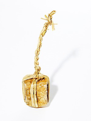 포토 JPG 스튜디오촬영 한국문화 한국전통 전통 전통문화 문화 음식 식재료 재료 콩 전통소품 한국 실내 그림자 누끼 사람없음 한개 전통음식 양념 된장 장 볏짚 오브젝트 메주 새끼줄 국내포토 1 동양문화 아시아 줄 곡류 내부 짚 파일형식