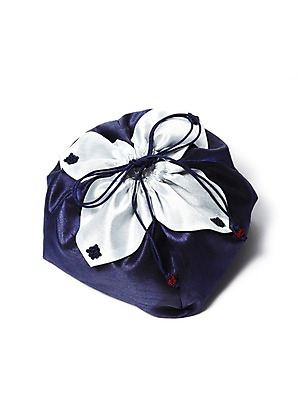 포토 JPG 스튜디오촬영 한국문화 한국전통 전통 전통문화 문화 컬러 생활용품 전통소품 한국 실내 누끼 사람없음 하이앵글 한개 주머니 실크 남색 오브젝트 매듭 비단주머니 쌈지 쌈지주머니 국내포토 1 동양문화 아시아 뷰포인트 내부 직물 파일형식