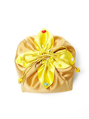 포토 JPG 스튜디오촬영 한국문화 한국전통 전통 전통문화 문화 컬러 생활용품 전통소품 한국 실내 누끼 사람없음 하이앵글 한개 노란색 주머니 실크 오브젝트 매듭 비단주머니 쌈지 쌈지주머니 국내포토 1 동양문화 아시아 뷰포인트 내부 직물 파일형식