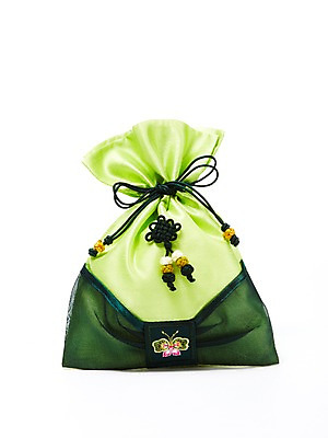 포토 JPG 스튜디오촬영 한국문화 한국전통 전통 전통문화 문화 컬러 생활용품 복주머니 전통소품 한국 실내 누끼 사람없음 초록색 한개 주머니 실크 오브젝트 매듭 자수 비단주머니 수놓은 국내포토 1 동양문화 아시아 내부 직물 파일형식