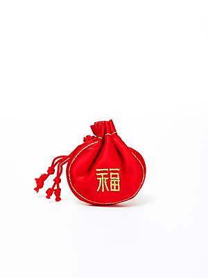 포토 JPG 스튜디오촬영 문자 한국문화 한국전통 전통 전통문화 문화 컬러 생활용품 복주머니 전통소품 한국 실내 누끼 사람없음 빨간색 한개 한자 주머니 실크 오브젝트 자수 비단주머니 수놓은 국내포토 1 동양문화 아시아 내부 직물 파일형식